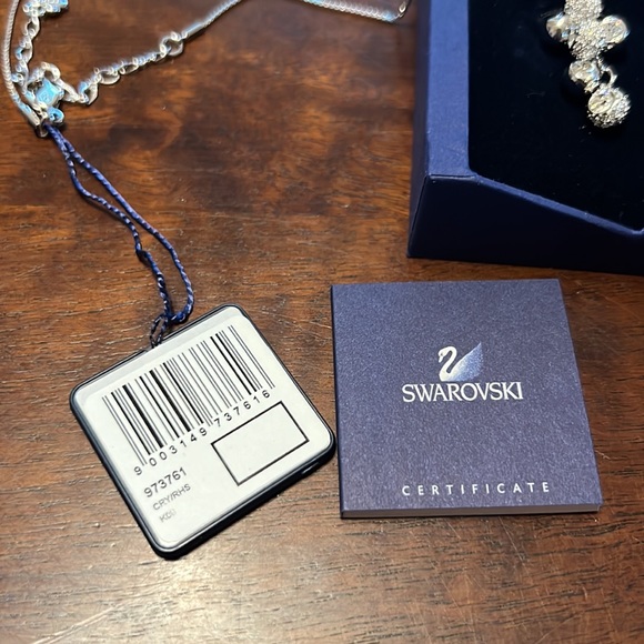 Swarovski Flirt Cluster Pendant Necklace - Picture 8 of 8